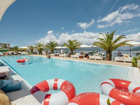 Sale, two bedroom apartment, 190m², Tivat, Crna Gora - image 17