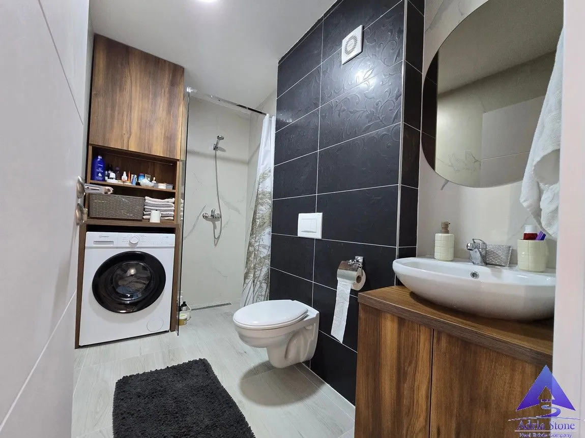 Prodaja, dvosoban stan, 63m², Lazi, Budva