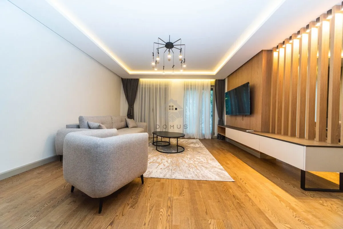 Izdavanje, kuća, 280m², Stari Aerodrom, Podgorica
