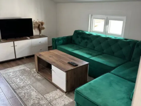 Izdavanje, jednosoban stan, 45m², Budva, Crna Gora