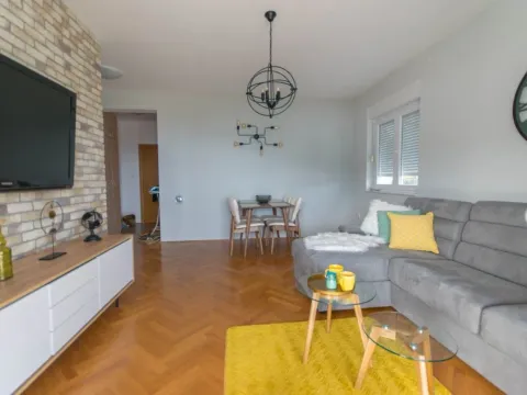 Prodaja, stan, 56m², Kotor, Crna Gora - image 11