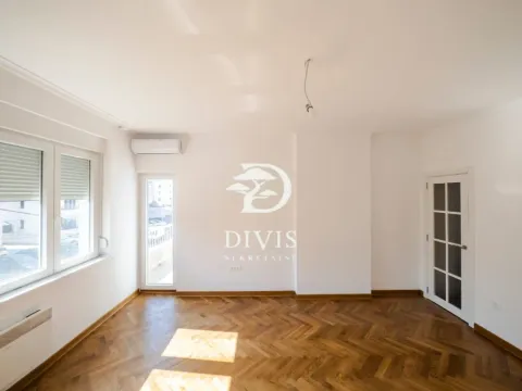 Prodaja, trosoban stan, 78m², Južni Bulevar, Vračar Sve Podlokacije - image 1