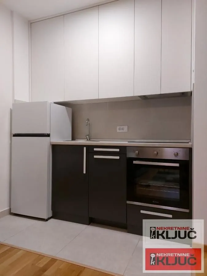 Izdavanje, garsonjera, 27m², Salajka, Novi Sad Sve Podlokacije