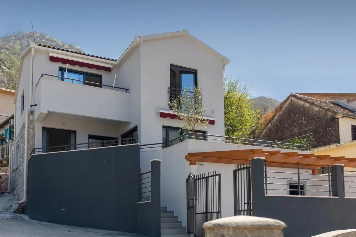 Sale, house, 160m², Škaljari, Kotor