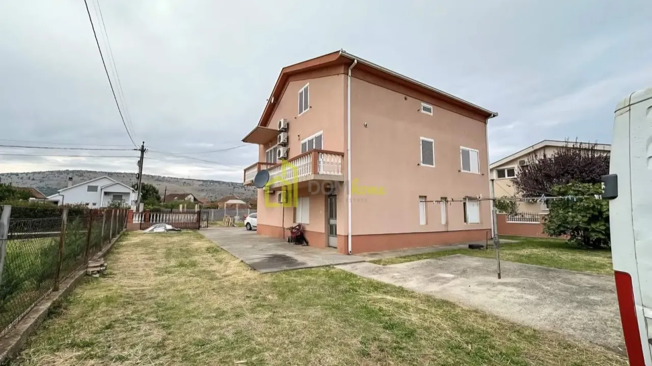 Sale, house, 250m², Vranići, Podgorica