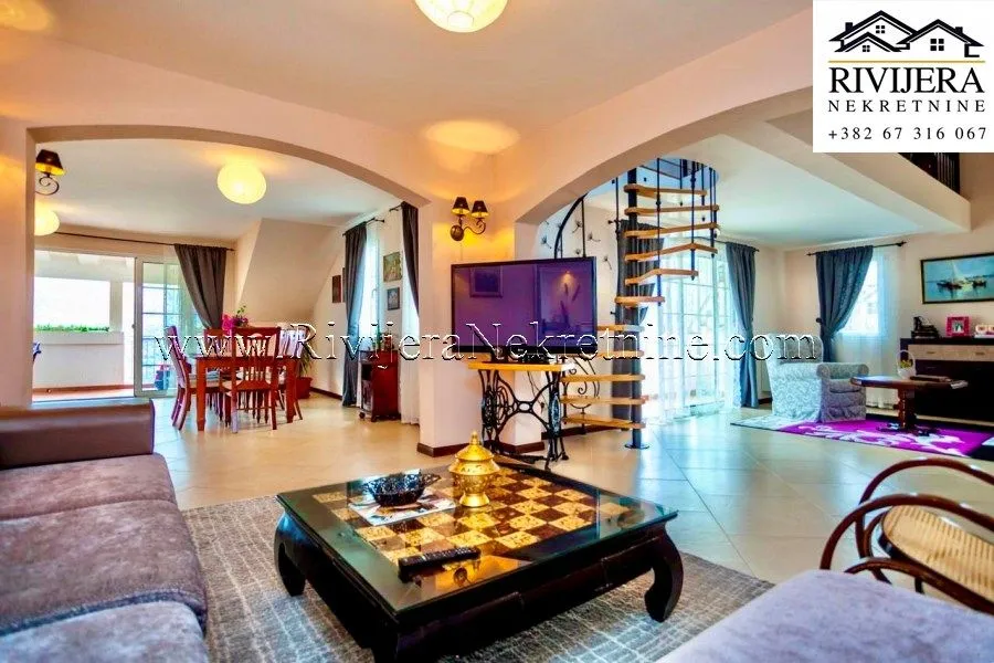 Sale, three bedroom apartment, 220m², Dobrota, Kotor