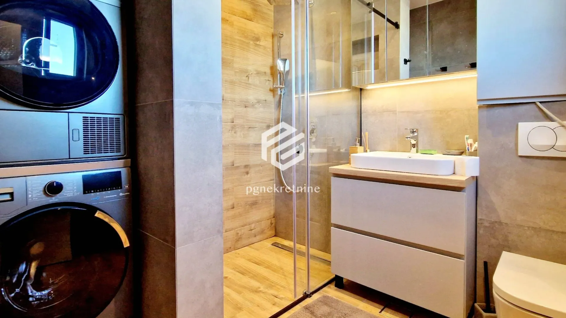 Rent, two bedroom apartment, 120m², Centar, Podgorica