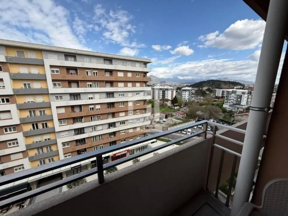 Izdavanje, jednosoban stan, 49m², Central Point, Podgorica
