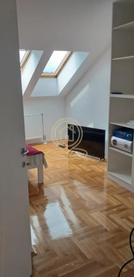 Izdavanje, trosoban stan, 65m², Grbavica, Novi Sad Sve Podlokacije