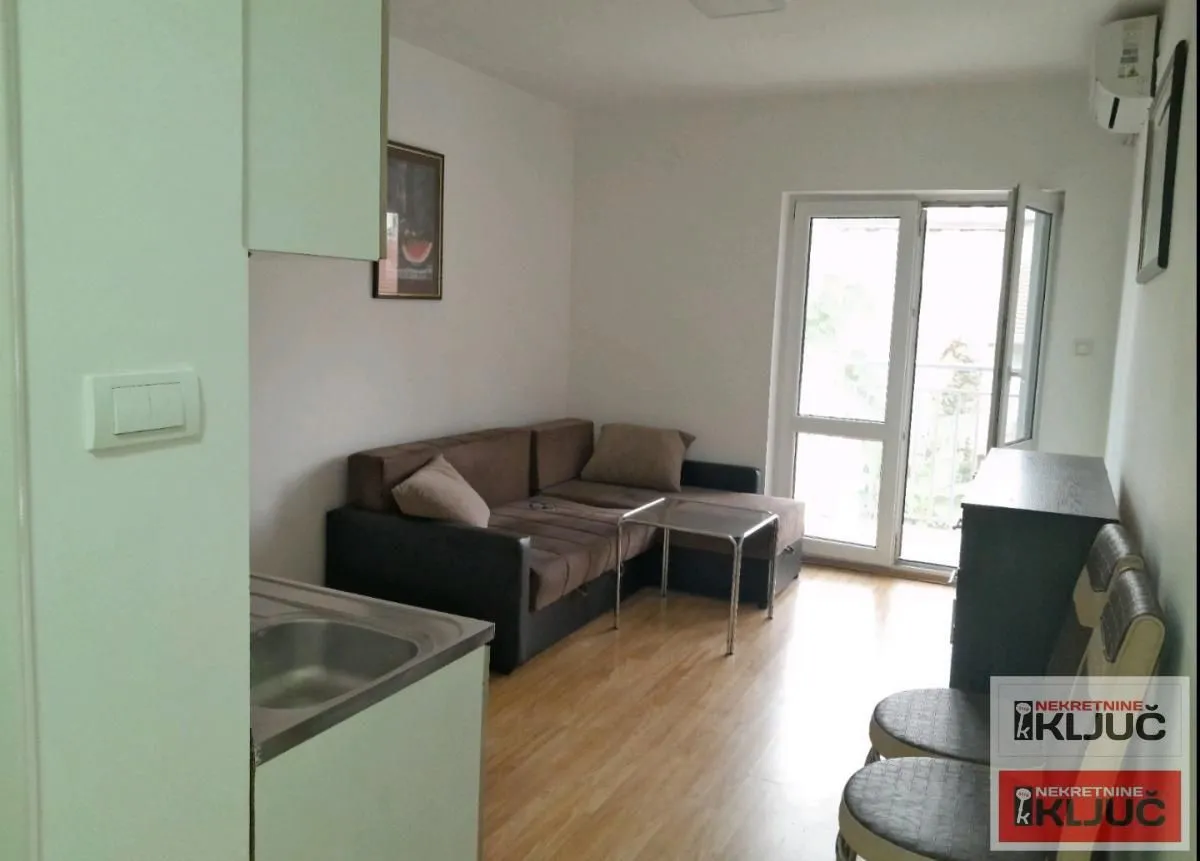 Izdavanje, garsonjera, 27m², Salajka, Novi Sad Sve Podlokacije