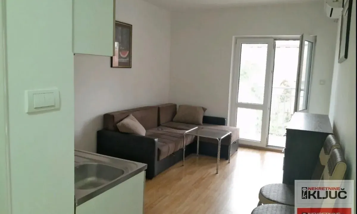 Izdavanje, garsonjera, 27m², Salajka, Novi Sad Sve Podlokacije