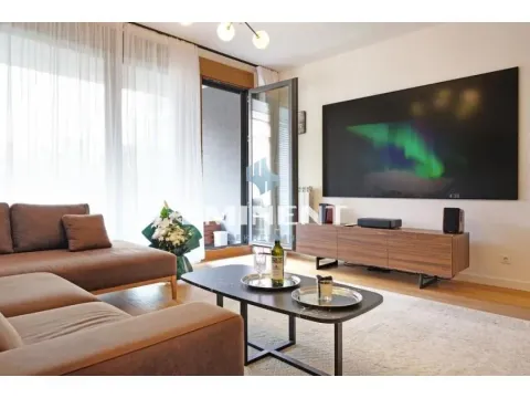 Izdavanje, trosoban stan, 89m², Savski Venac, Beograd - image 5