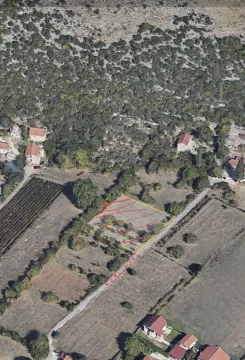 Satelitski snimak zemljišne parcele sa ucrtanim granicama. - image 3