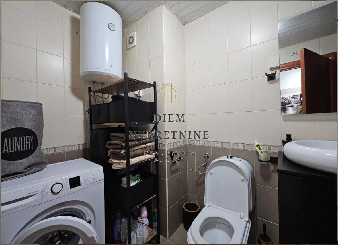 Prodaja, dvosoban stan, 76m², Centar, Bar