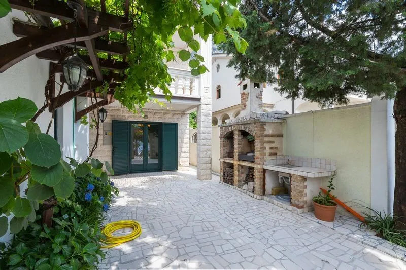Sale, house, 365m², Dobrota, Kotor