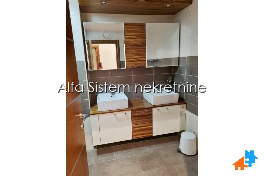 Izdavanje, trosoban stan, 97m², Vračar Sve Podlokacije, Beograd