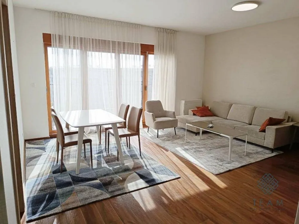 Izdavanje, trosoban stan, 127m², Master Kvart, Podgorica