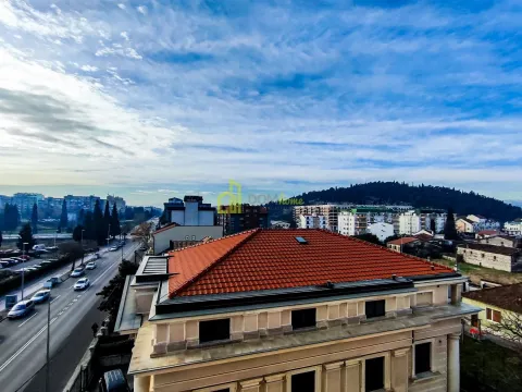 Izdavanje, trosoban stan, 143m², Centar, Podgorica - image 17