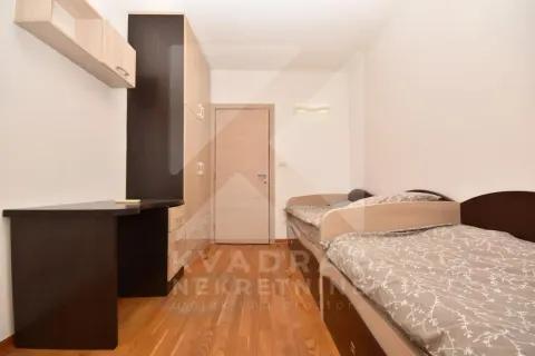 Rent, three bedroom apartment, 120m², City Kvart, Podgorica - image 12