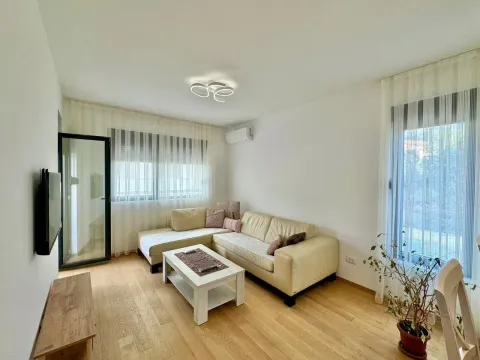 Sale, one bedroom apartment, 45m², Bečići, Budva - image 11