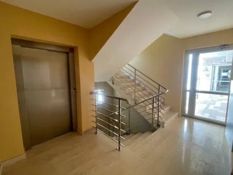 Prodaja, jednosoban stan, 52m², Kotor, Crna Gora - image 4