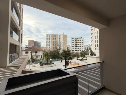 Prodaja, jednosoban stan, 54m², Centar, Bar - image 1