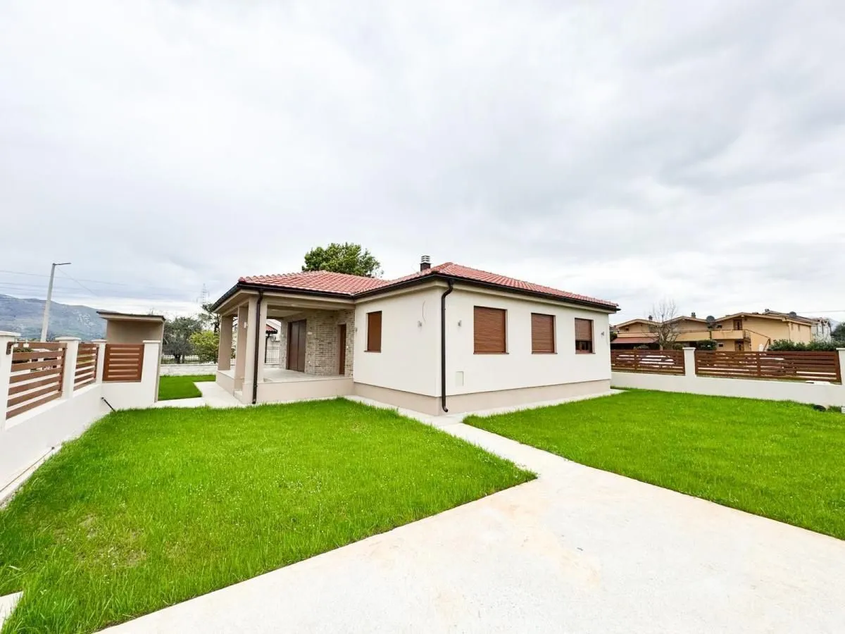 Izdavanje, kuća, 140m², Donja Gorica, Podgorica