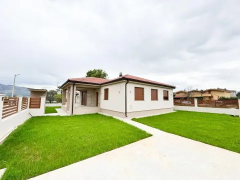 Izdavanje, kuća, 140m², Donja Gorica, Podgorica - image 1