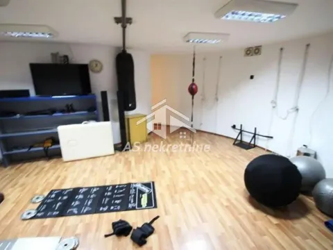 Izdavanje, stan, 220m², Senjak, Beograd - image 29