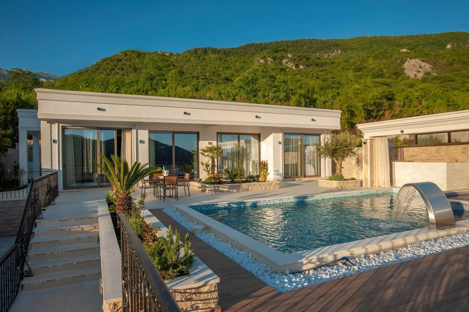 Sale, house, 190m², Prijevor, Budva