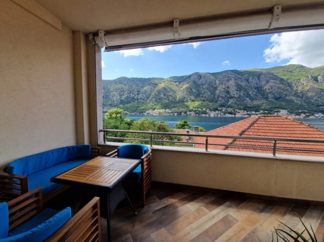 Prodaja, dvosoban stan, 108m², Centar, Kotor