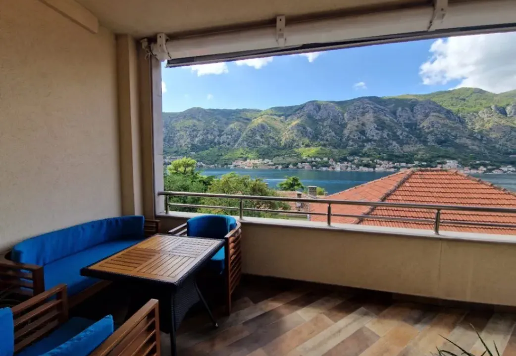 Prodaja, dvosoban stan, 108m², Centar, Kotor