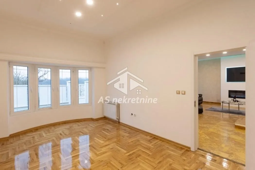 Izdavanje, kuća, 417m², Jajinci, Voždovac Sve Podlokacije
