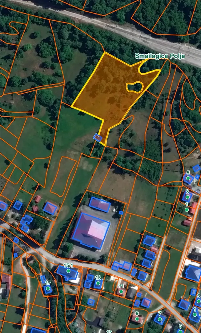 Katastarski plan sa označenom parcelom i granicama zemljišta.
