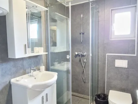 Izdavanje, jednosoban stan, 45m², Lastva Grbaljska, Kotor - image 11