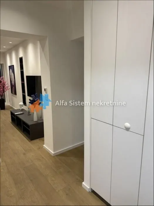 Izdavanje, trosoban stan, 74m², Stari Grad, Beograd