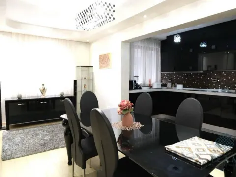 Izdavanje, četvorosoban stan, 178m², Tološka šuma, Podgorica - image 4