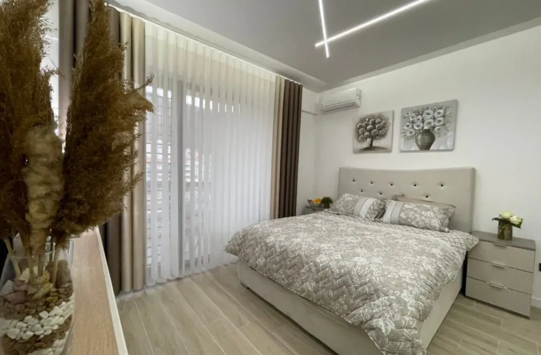 Izdavanje, garsonjera, 27m², Bečići, Budva
