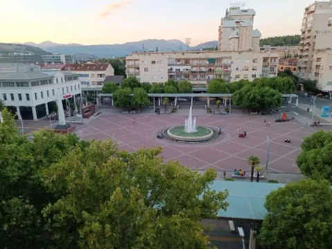 Izdavanje, dvosoban stan, 58m², Centar, Podgorica