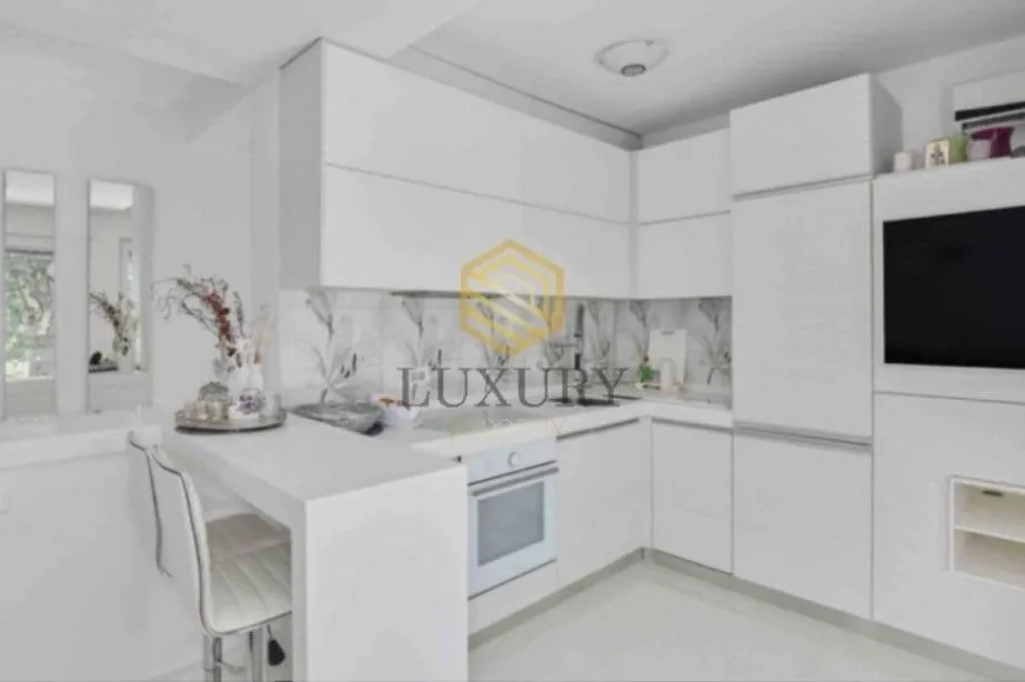 Izdavanje, jednosoban stan, 55m², Pod Kuk, Tivat