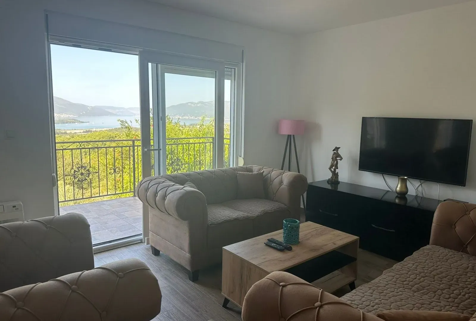 Izdavanje, kuća, 100m², Kavač, Kotor