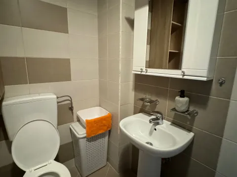 Izdavanje, dvosoban stan, 53m², Lazi, Budva - image 7