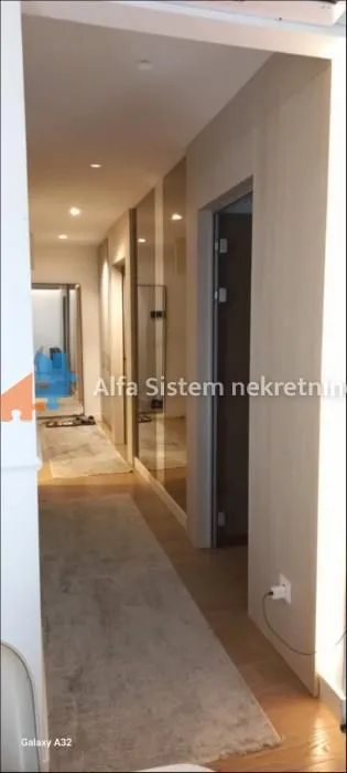 Izdavanje, trosoban stan, 92m², Savski Venac, Beograd