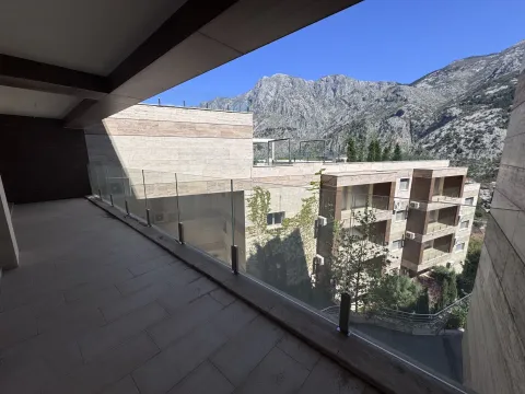Prodaja, petosoban stan, 173m², Kotor, Crna Gora - image 12