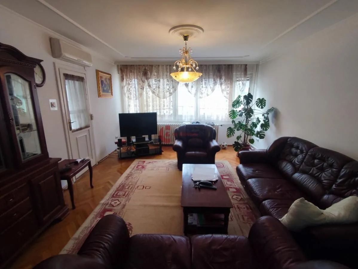 Prodaja, trosoban stan, 98m², Centar, Subotica