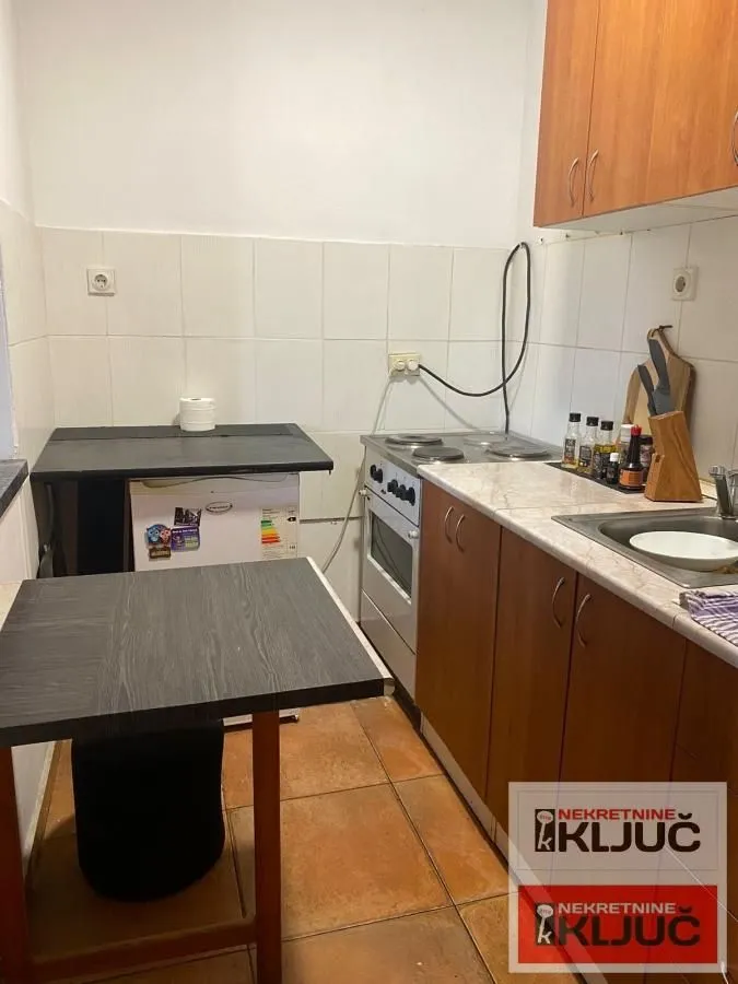Izdavanje, garsonjera, 31m², Grbavica, Novi Sad Sve Podlokacije