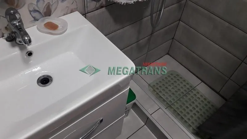 Izdavanje, četvorosoban stan, 97m², Centar, Novi Sad