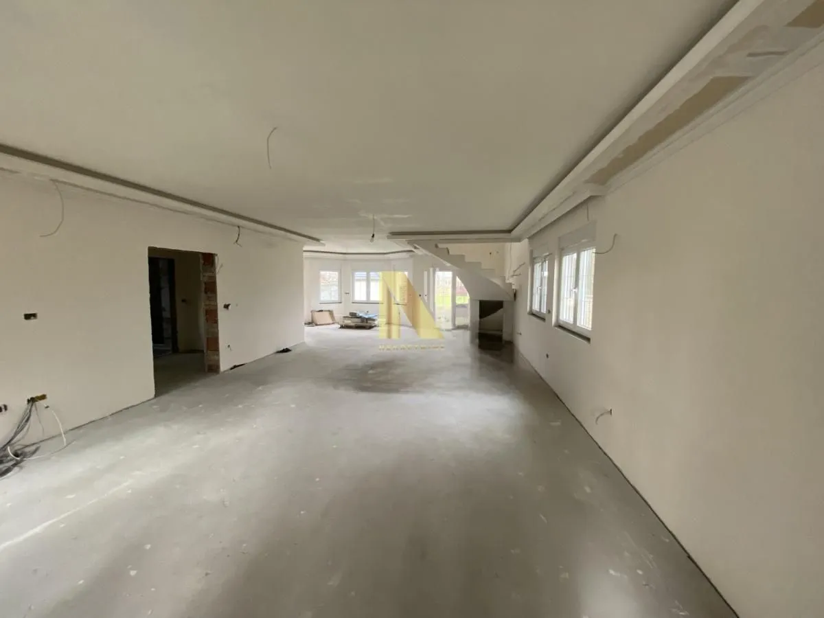 Prodaja, kuća, 304m², Centar, Žabljak