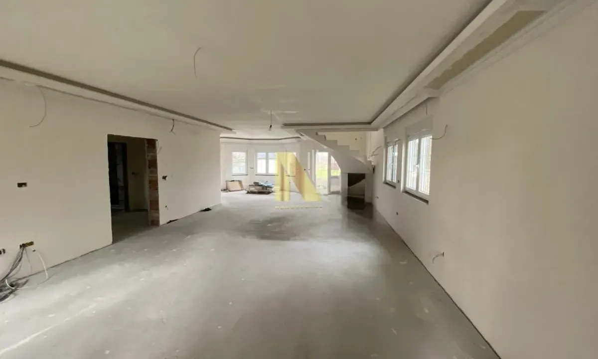 Prodaja, kuća, 304m², Centar, Žabljak