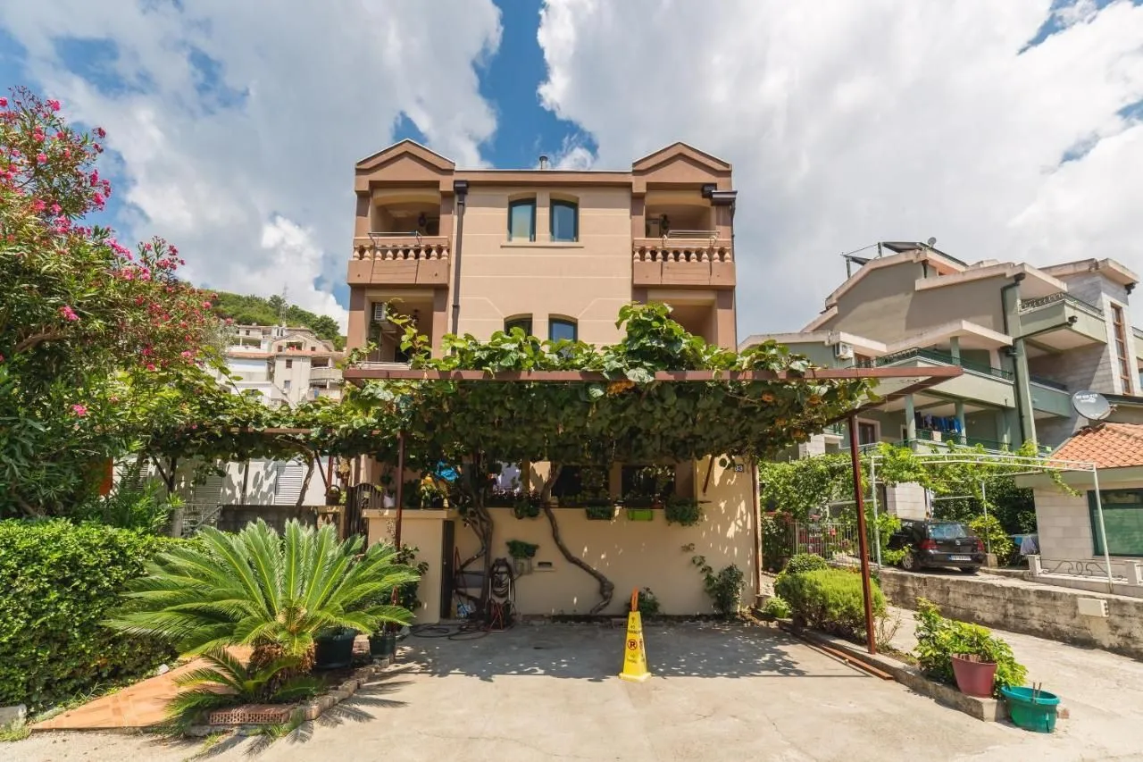 Izdavanje, kuća, 300m², Dubovica, Budva